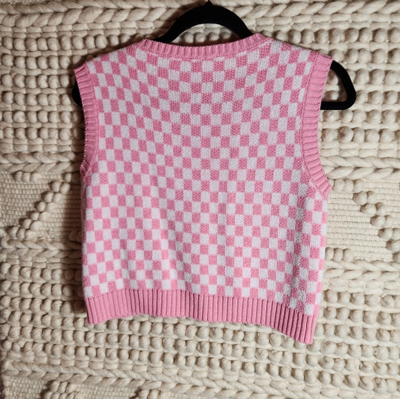 Pink checkered sweater vest 💖 - Picture 2 of 4